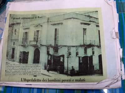 ...Sorge nell�edificio dove nel 1893 fu ospitato l�Ambulatorio dei bambini poveri e ammalati, il primo nucleo di quell�Ospedaletto che verr� poi inaugurato in via Trevisani nel 1912 
